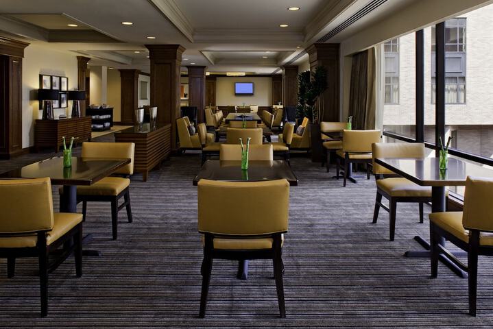 Lounge 48 of 52
