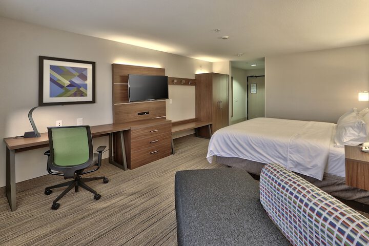 Holiday Express & Suites Portales by IHG