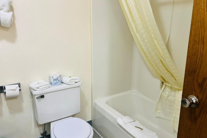 Villa Inn Motel Near Hwy 12 WI Capital O
