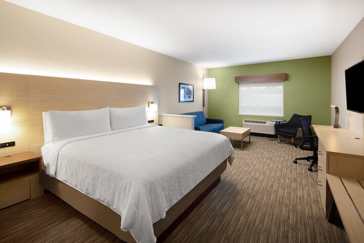 Holiday Inn Express & Suites Ft. Myers Beach-Sanibel Gateway by IHG