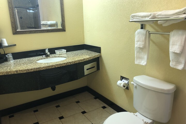 Room 11 of 16