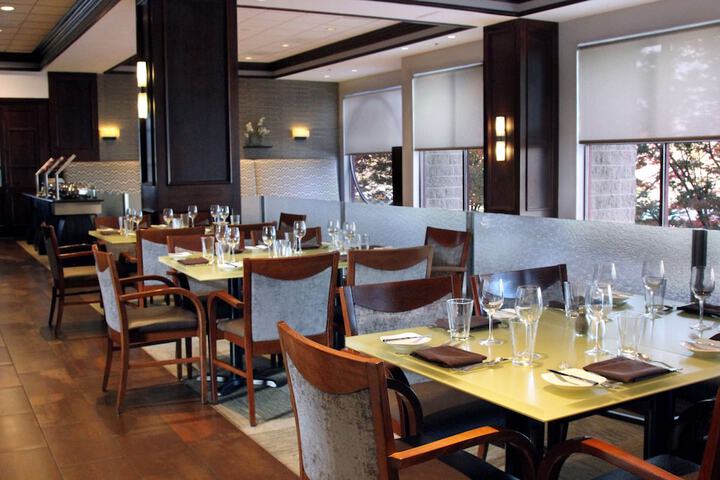 Dining 54 of 62