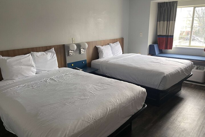 Room 18 of 28