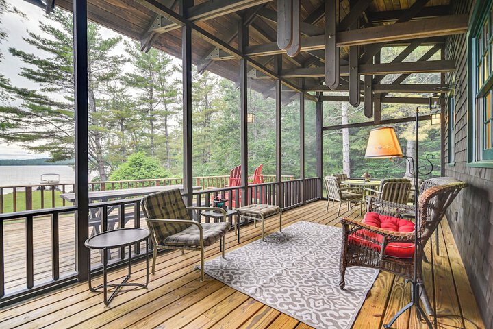 Lakefront Escape w / Deck & Kayaks in Lovell!