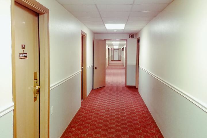 Room 8 of 16