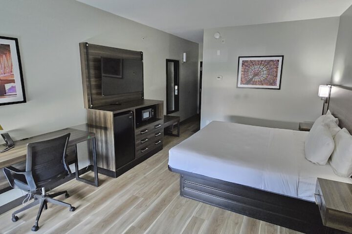 Room 33 of 63