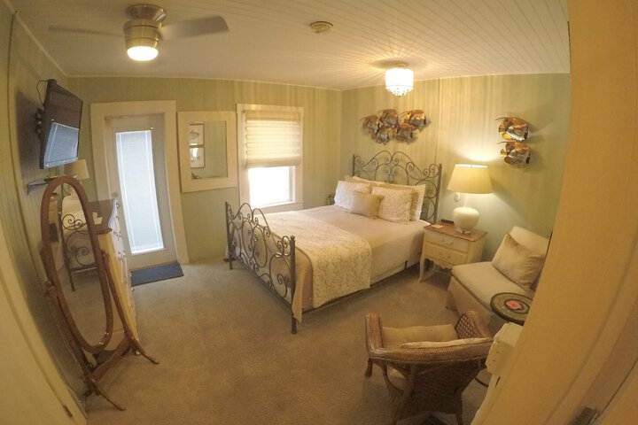 Room 33 of 53