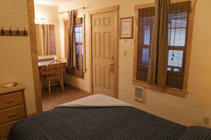 Whittakers Motel & Historic Bunkhouse