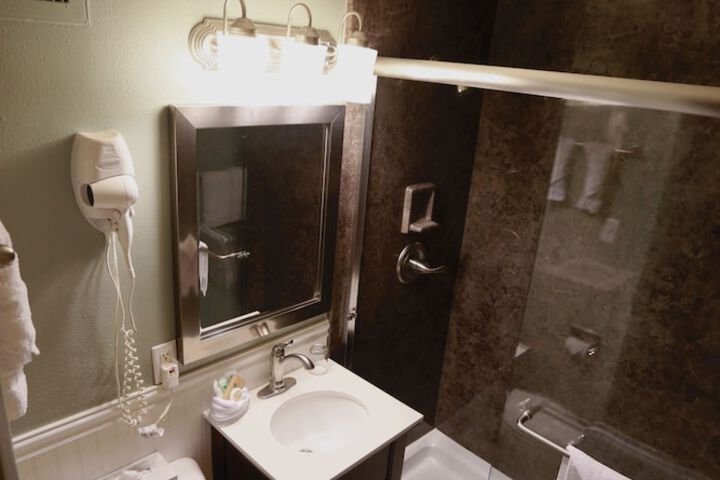 Room 21 of 34