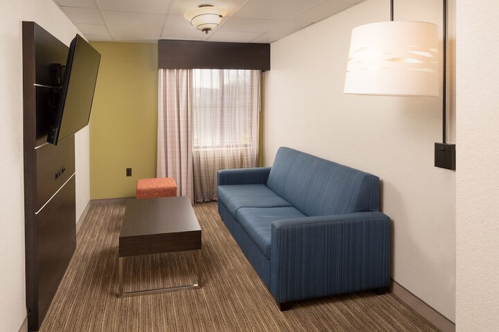 Room 27 of 48