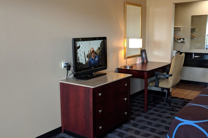 Room 9 of 16