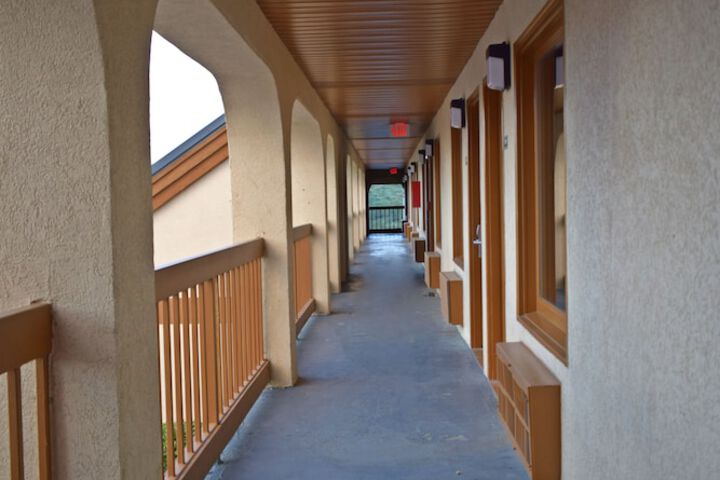 Ballroom/Hall 58 of 72