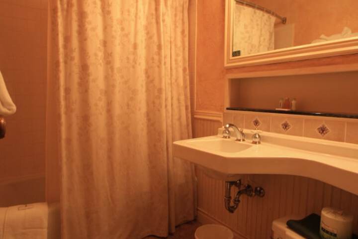 Room 22 of 46