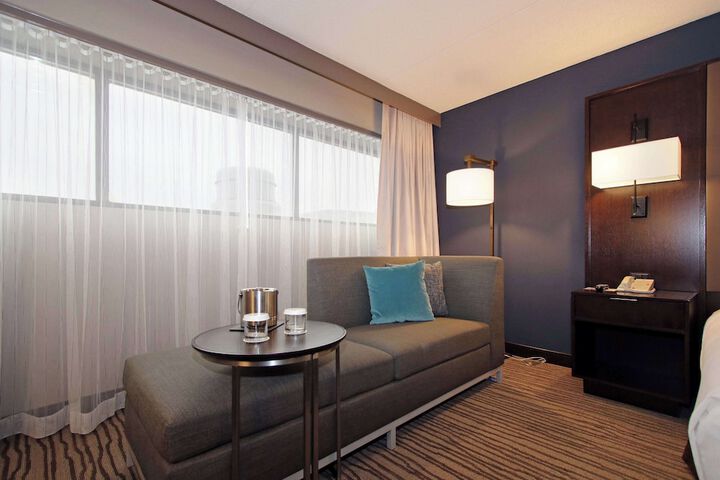Room 33 of 85