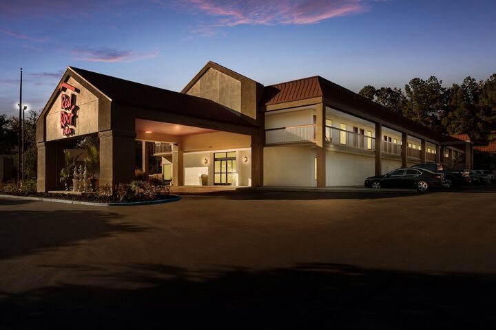 Hotel 2 of 51