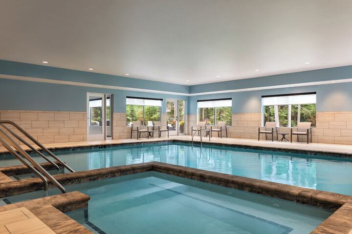 Holiday Inn Express and Suites Rhinelander by IHG