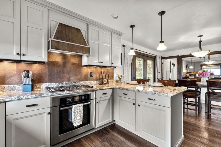 Coyote Bluff Estate