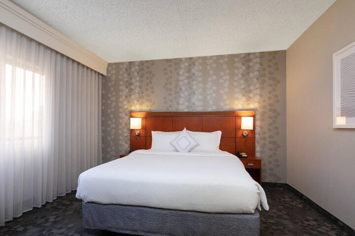 Room 12 of 25
