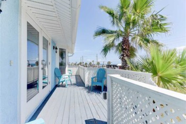 Sea Forever Upper Level 3 Bedrooms, Ocean Views, Sleeps 10