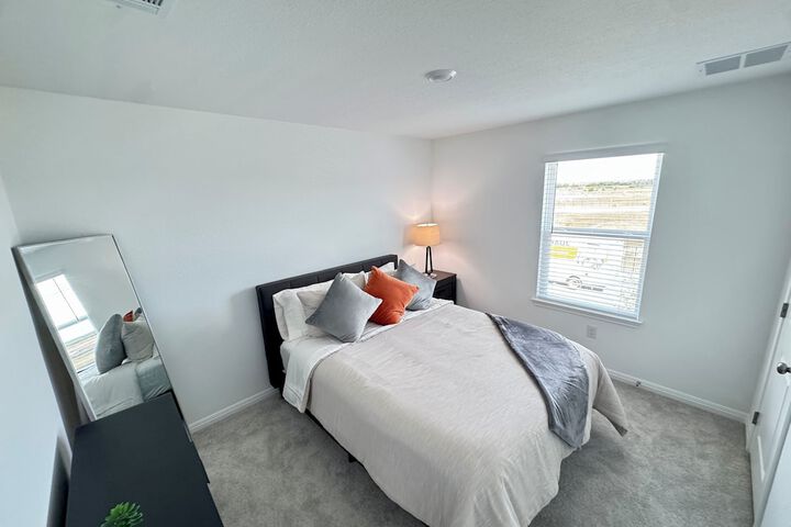 Modern 4BR New Home w Luxury Touches