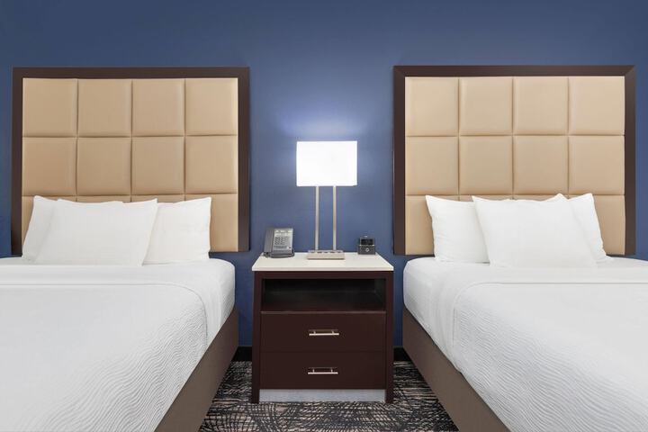 La Quinta Inn & Suites by Wyndham Paris