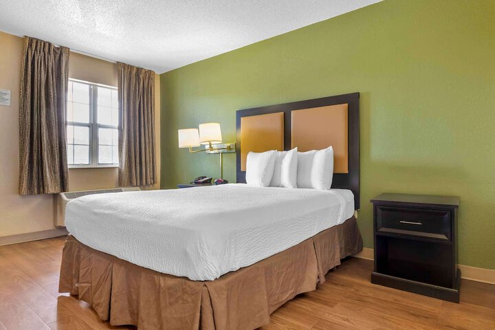 Room 15 of 23