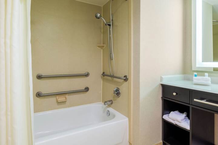 Larkspur Landing Extended Stay Suites St. Louis Riverport - Airport West