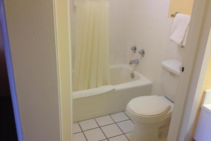 Budget Inn Express Bristol