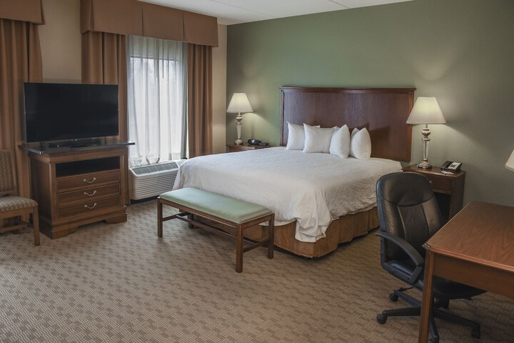Hampton Inn & Suites Youngstown-Canfield
