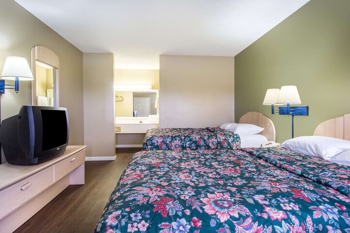 Room 33 of 33