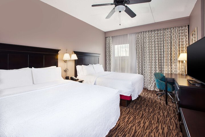 Hampton Inn & Suites Cleveland-Airport / Middleburg Heights