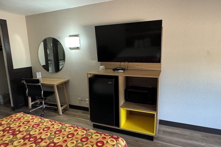 Days Inn by Wyndham Longview South