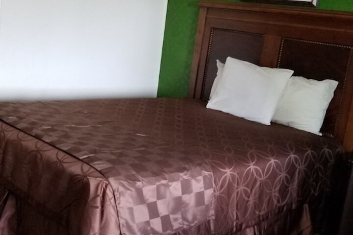 Room 21 of 32