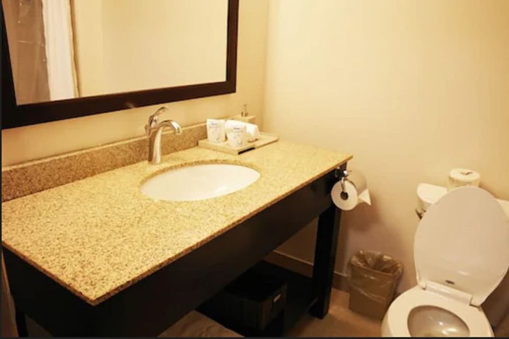 Days Inn & Suites by Wyndham Fort Saskatchewan