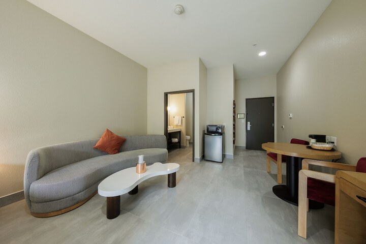 Room 25 of 43