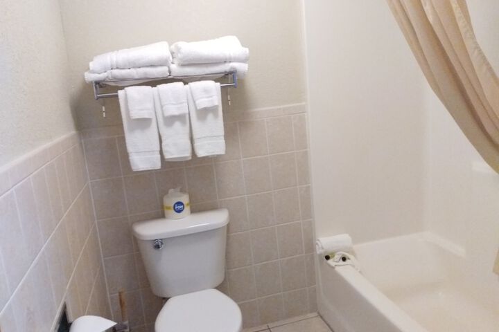 Room 43 of 65