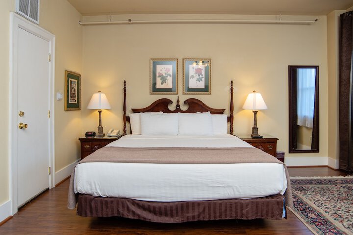 Room 27 of 40