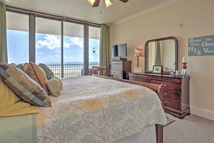 Beachfront Bliss on Dauphin Island w / Pool Access!