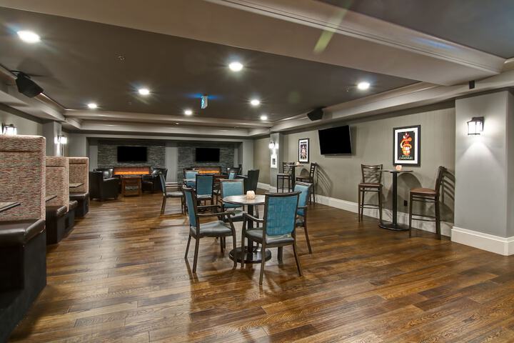 Lounge 26 of 32