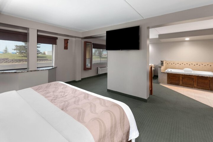 Baymont by Wyndham Jamestown Conference Center & Water Park