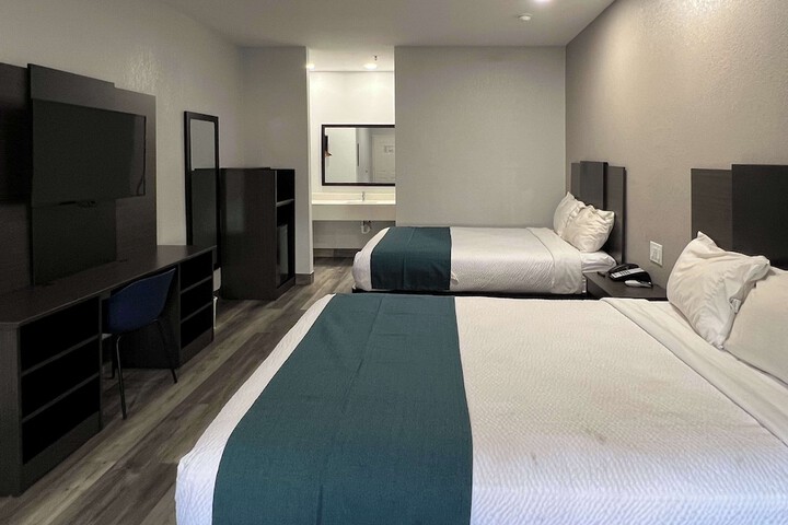 Room 16 of 36
