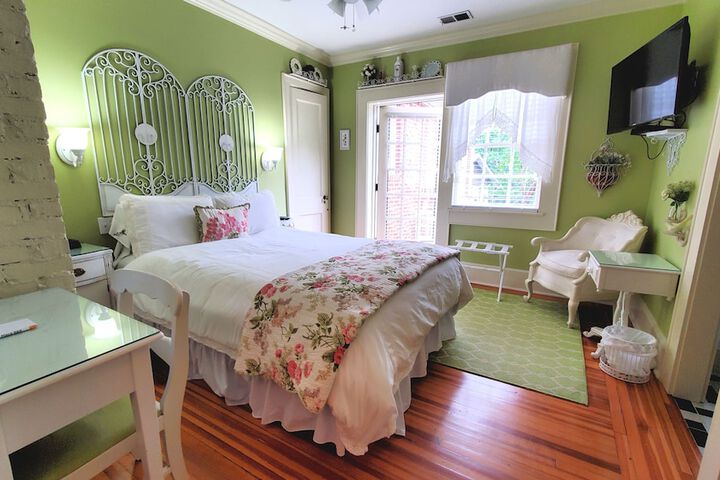Room 45 of 107