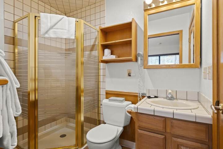 Edgelake Beach Club by Coolvacay