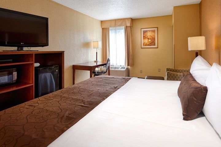 Best Western Plus Richmond Airport Hotel