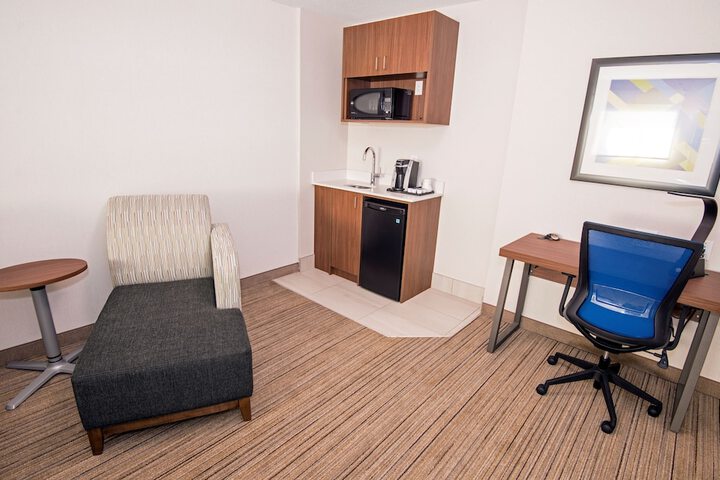 Room 12 of 34