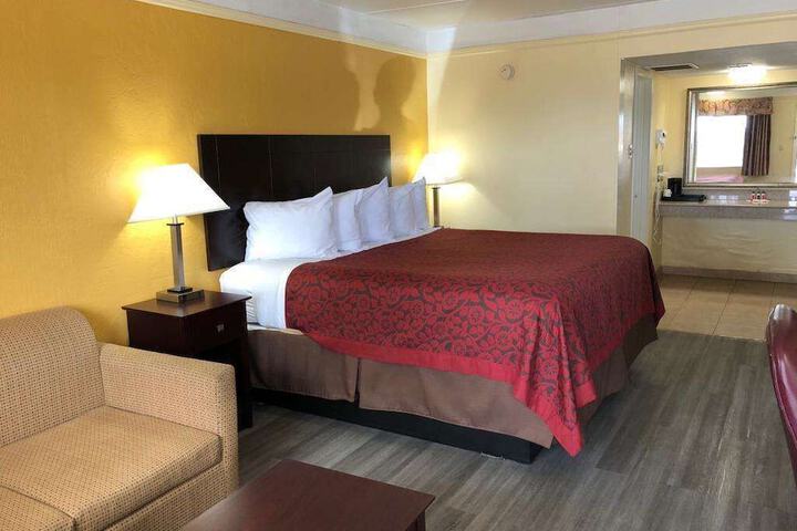 Room 14 of 32