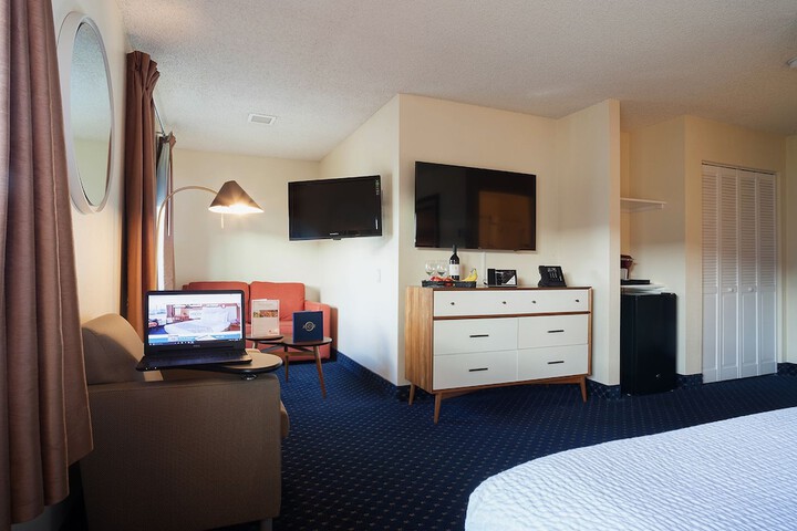 Room 9 of 33
