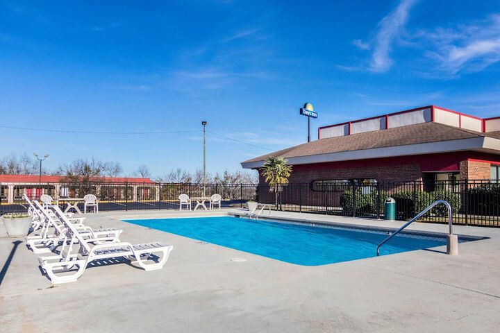 Econo Lodge Inn & Suites Conference Center