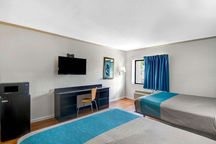 Room 13 of 25