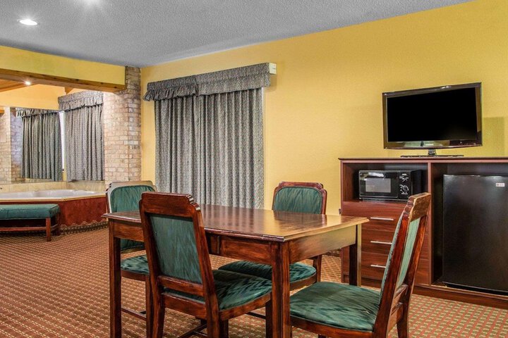 Room 17 of 31